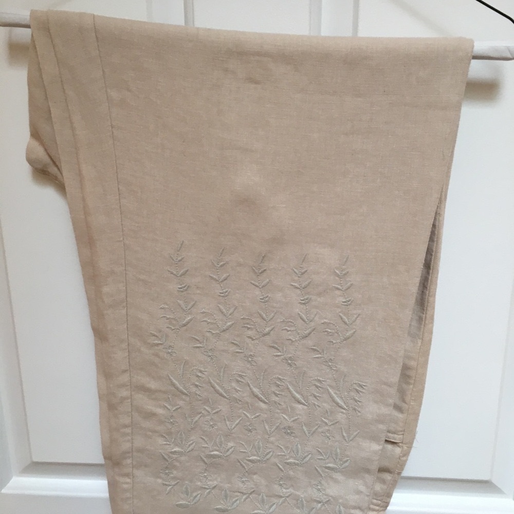 Embroidered crop pants ~ like new 🌷 - Picture 4 of 8